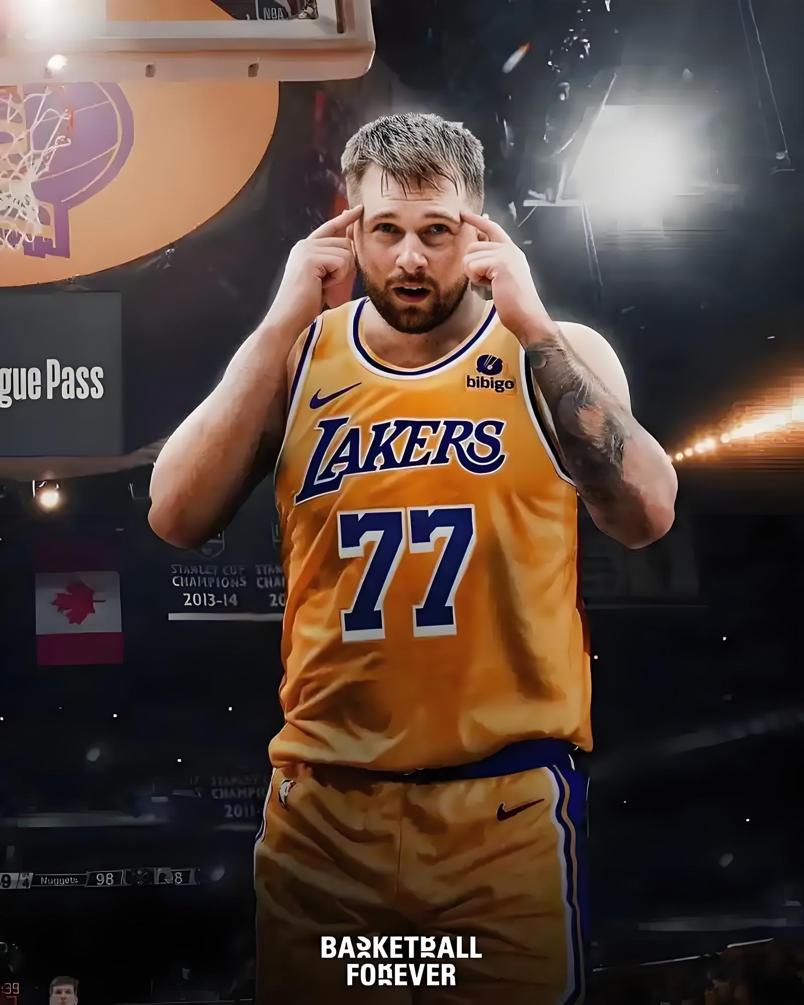 爱游戏大厅 - 浓眉哥回归赛场，比分优势明显首场状态亮眼，独行侠观众沸腾！